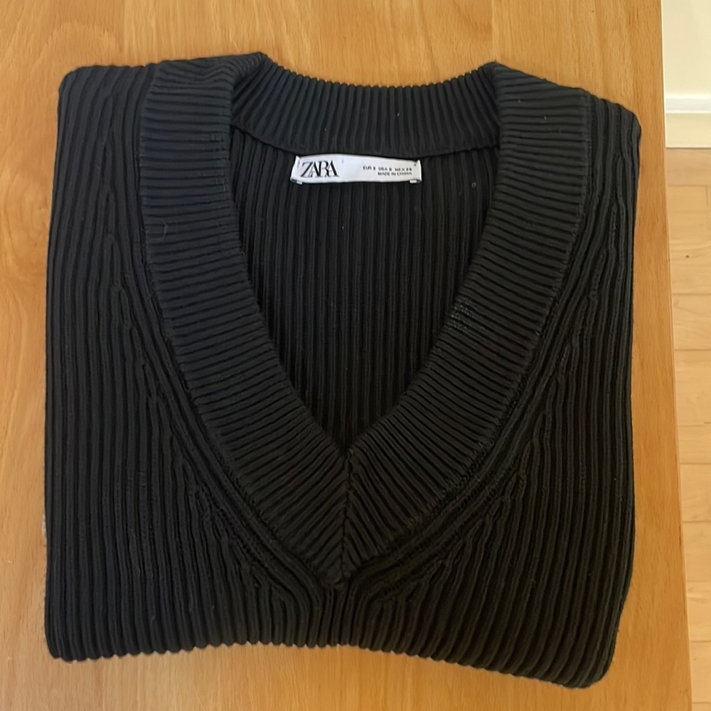 Zara v-neck crop sweater vest